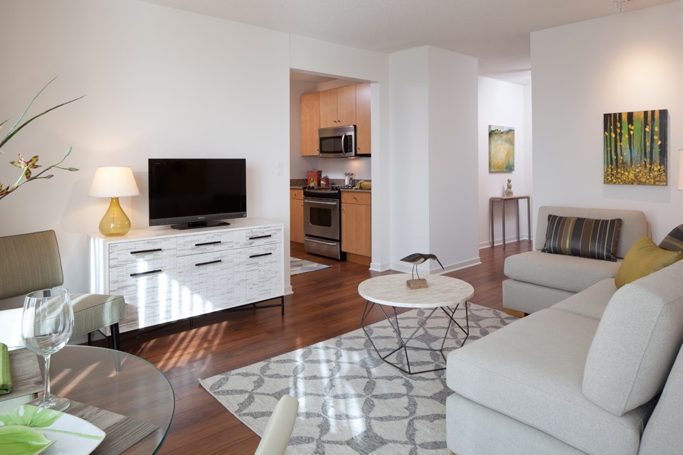 Now leasing luxury convertible apartments for rent near downtown chicago