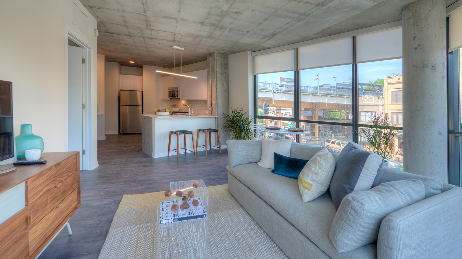 Looking for luxury apartments for rent near downtown Chicago's Lakeview neighborhood?
