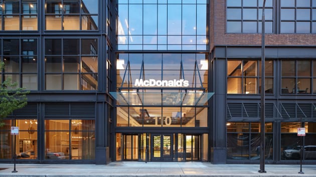 Looking for west loop apartments for rent near McDonalds Headquarters?