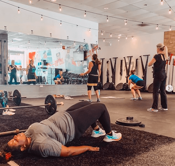 Downtown Chicago fitness classes near luxury apartments